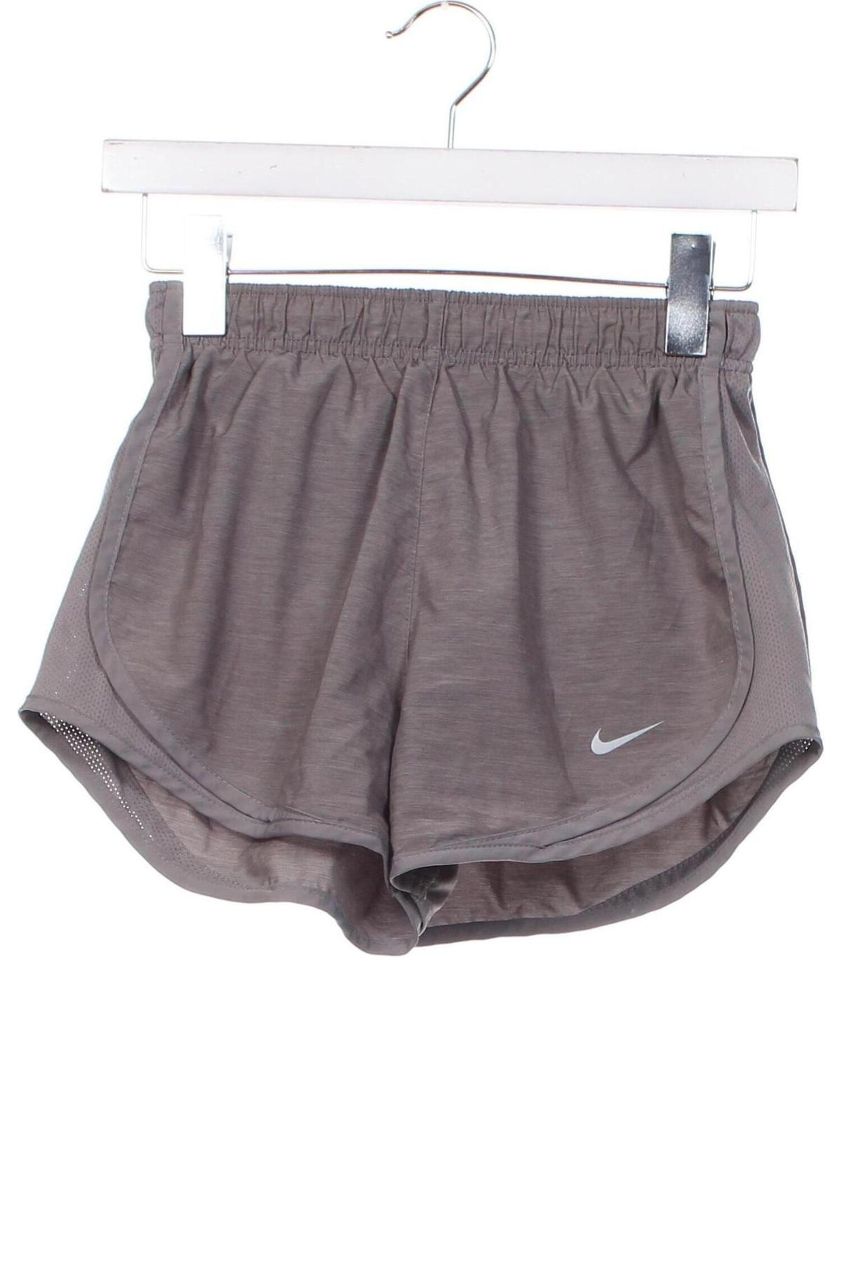 Pantaloni scurți de femei Nike, Mărime XS, Culoare Gri, Preț 106,25 Lei