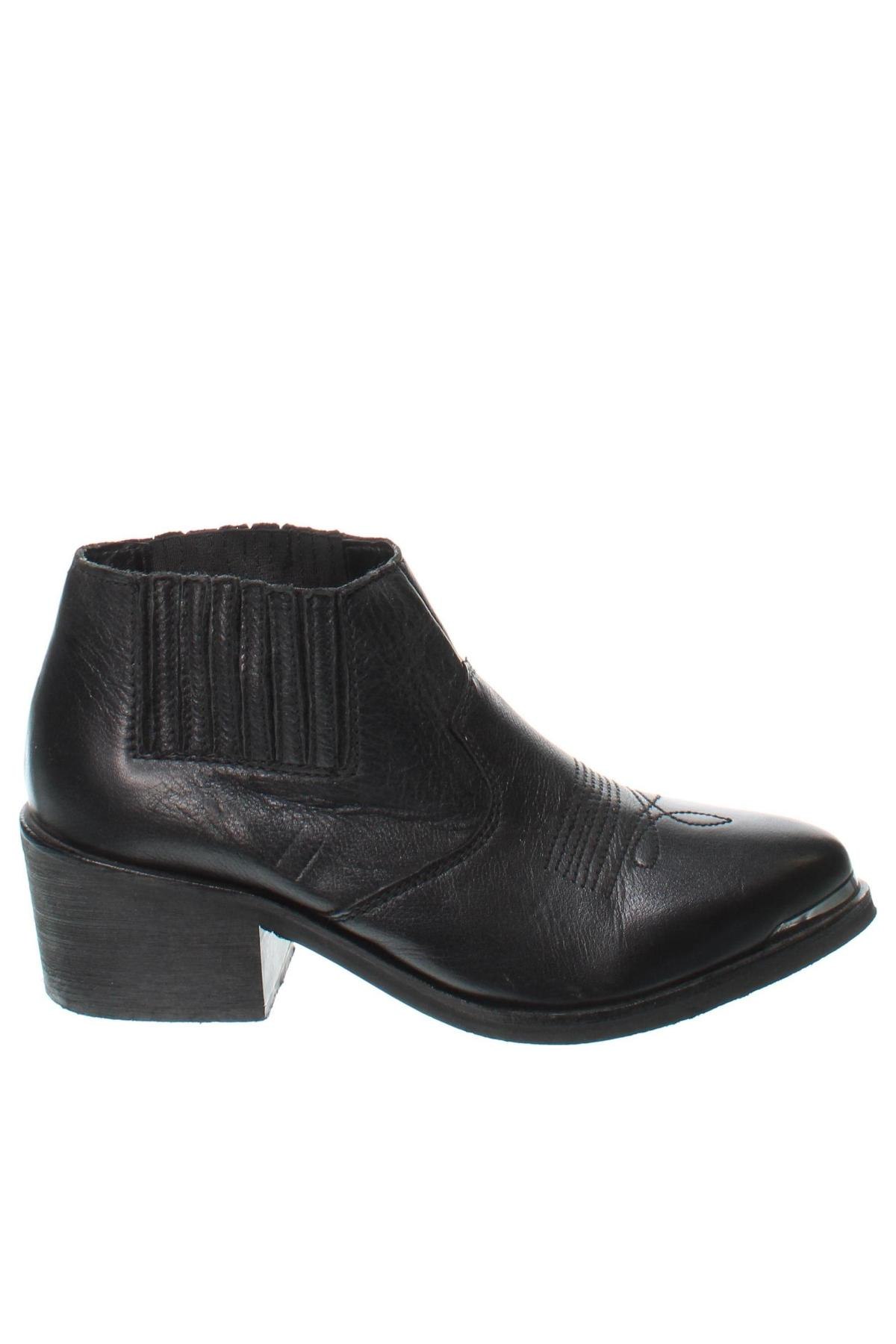 Damenschuhe Stradivarius, Größe 38, Farbe Schwarz, Preis 30,33 €