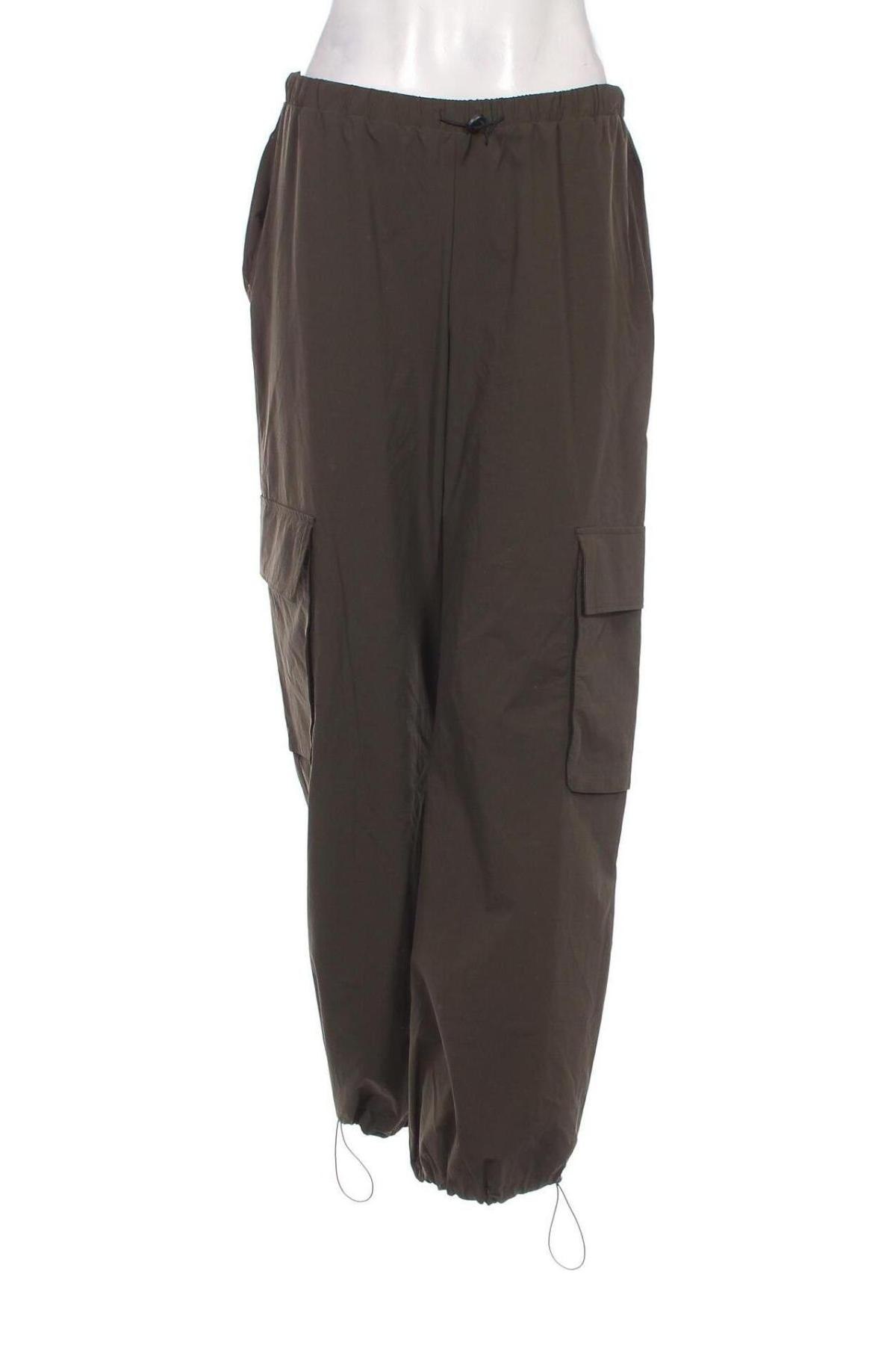 Damen Sporthose Pull&Bear, Größe L, Farbe Grün, Preis € 11,86