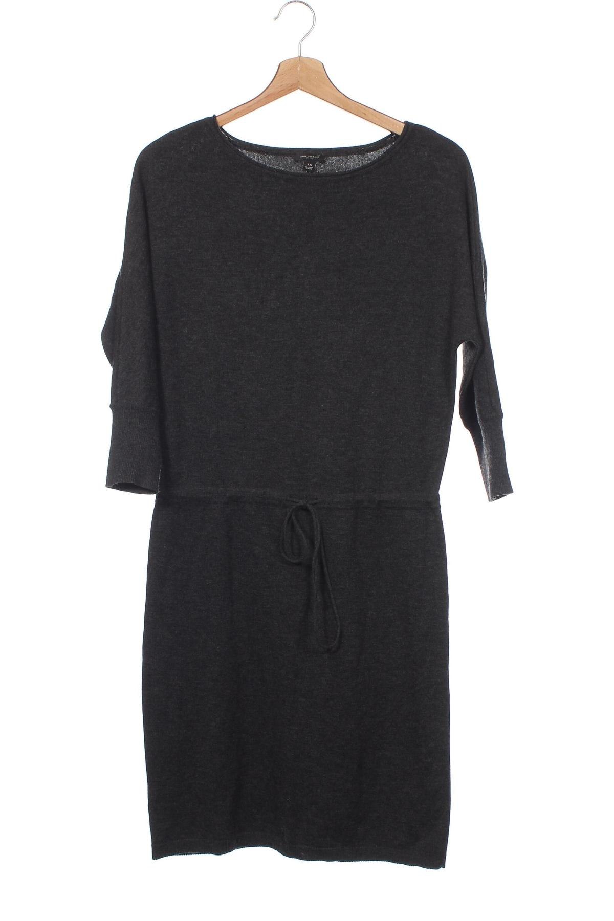 Kleid Ann Taylor, Größe XS, Farbe Grau, Preis 29,82 €