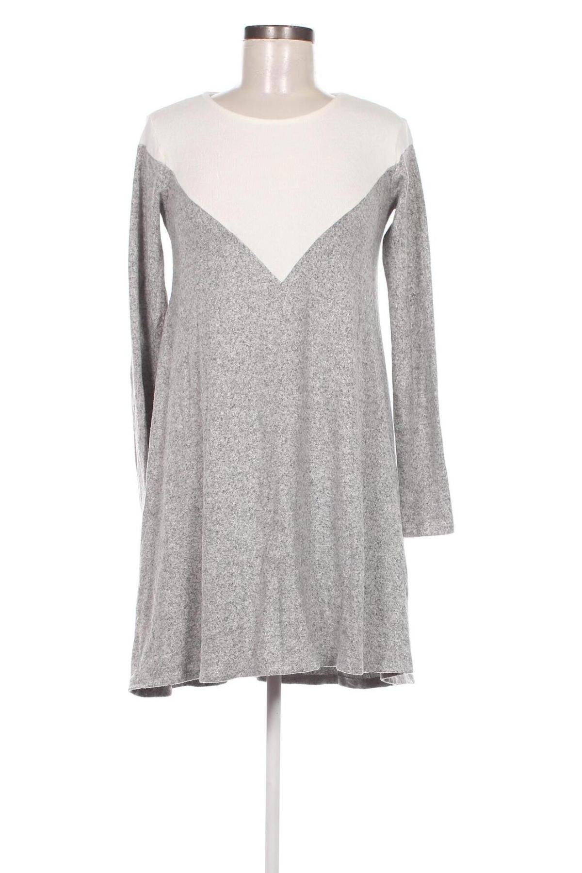 Kleid Stradivarius, Größe M, Farbe Grau, Preis € 6,66