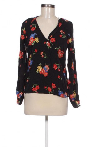 Damen Shirt Stradivarius, Größe M, Farbe Mehrfarbig, Preis 10,01 €