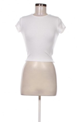 Γυναικείο t-shirt Bershka, Μέγεθος S, Χρώμα Λευκό, Τιμή 10,99 €