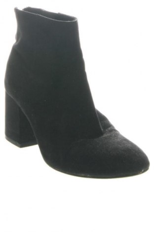 Damen Stiefeletten Pull&Bear, Größe 35, Farbe Schwarz, Preis 24,64 €