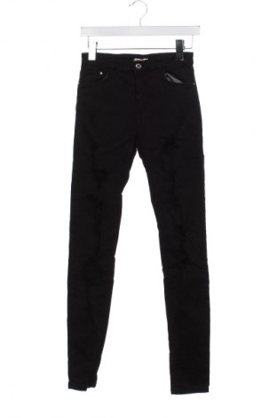 Damskie jeansy Bershka, Rozmiar S, Kolor Czarny, Cena 67,41 zł