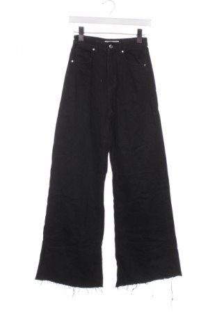 Damskie jeansy Bershka, Rozmiar XXS, Kolor Czarny, Cena 95,99 zł