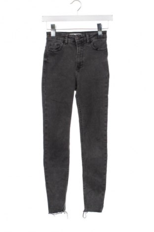 Női farmernadrág Bershka, Méret XS, Szín Szürke, Ár 5 800 Ft