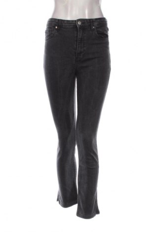 Damskie jeansy Bershka, Rozmiar M, Kolor Szary, Cena 67,41 zł