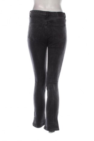 Damskie jeansy Bershka, Rozmiar M, Kolor Szary, Cena 67,41 zł