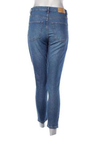 Γυναικείο Τζίν Bershka, Μέγεθος S, Χρώμα Μπλέ, Τιμή 14,75 €