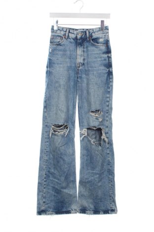 Blugi de femei Bershka, Mărime XS, Culoare Albastru, Preț 39,99 Lei