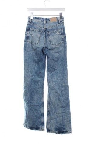 Blugi de femei Bershka, Mărime XS, Culoare Albastru, Preț 39,99 Lei