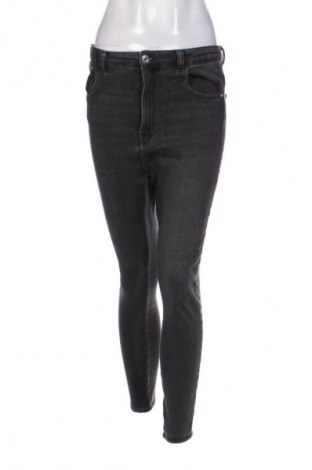 Damskie jeansy Bershka, Rozmiar M, Kolor Czarny, Cena 68,00 zł