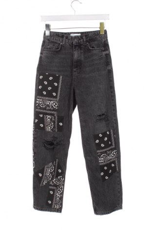 Dámské džíny  Bershka, Velikost XS, Barva Šedá, Cena  365,00 Kč