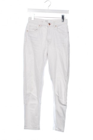 Γυναικείο Τζίν Bershka, Μέγεθος XS, Χρώμα Λευκό, Τιμή 14,83 €