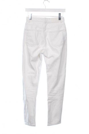 Γυναικείο Τζίν Bershka, Μέγεθος XS, Χρώμα Λευκό, Τιμή 14,83 €