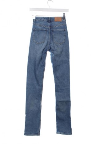 Damskie jeansy Bershka, Rozmiar XXS, Kolor Niebieski, Cena 66,67 zł