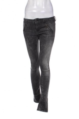 Damen Jeans Guess, Größe M, Farbe Mehrfarbig, Preis € 38,36