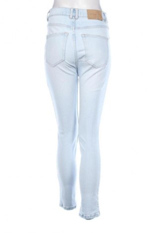 Damskie jeansy Pull&Bear, Rozmiar M, Kolor Kolorowy, Cena 66,29 zł