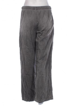 Dámske džínsy  Stradivarius, Veľkosť M, Farba Sivá, Cena  14,83 €