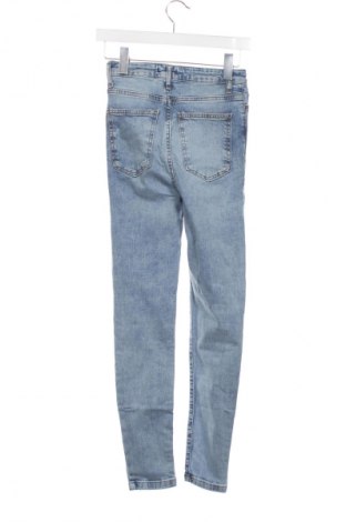 Blugi de femei Trendyol, Mărime XS, Culoare Albastru, Preț 107,89 Lei
