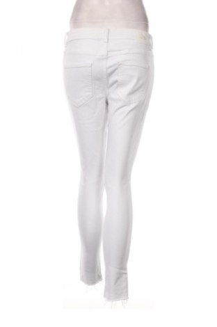 Damen Jeans Zara, Größe M, Farbe Weiß, Preis 18,99 €