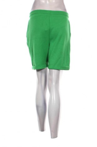Damen Shorts Amisu, Größe S, Farbe Grün, Preis 13,99 €