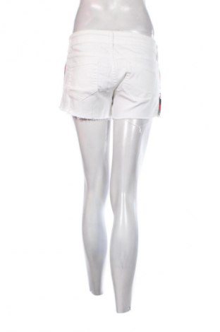 Damen Shorts Amisu, Größe M, Farbe Weiß, Preis € 13,99