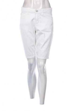 Pantaloni scurți de femei C&A, Mărime M, Culoare Alb, Preț 52,00 Lei