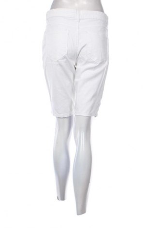 Pantaloni scurți de femei C&A, Mărime M, Culoare Alb, Preț 52,00 Lei