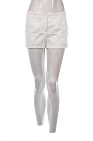 Damen Shorts Clockhouse, Größe M, Farbe Weiß, Preis 9,72 €