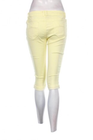 Pantaloni scurți de femei Haily`s, Mărime M, Culoare Galben, Preț 87,46 Lei