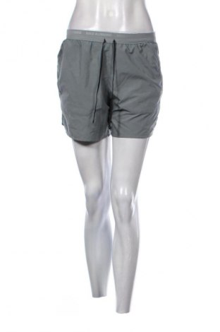 Pantaloni scurți de femei Nike, Mărime S, Culoare Gri, Preț 115,99 Lei