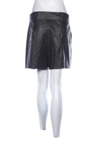 Pantaloni scurți de femei Pimkie, Mărime M, Culoare Negru, Preț 52,00 Lei