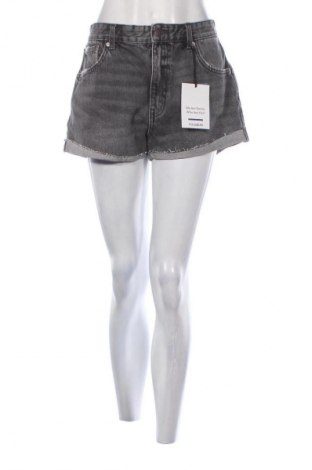 Damskie szorty Pull&Bear, Rozmiar L, Kolor Szary, Cena 71,26 zł