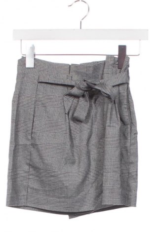 Pantaloni scurți de femei Stradivarius, Mărime XS, Culoare Multicolor, Preț 50,00 Lei