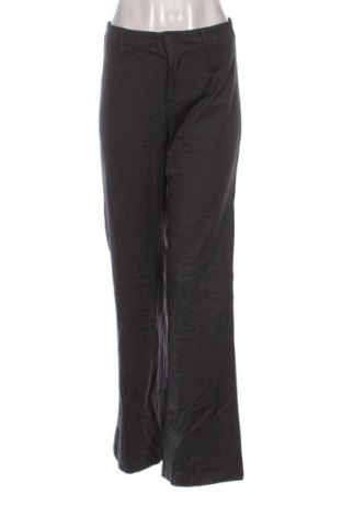 Pantaloni de femei Bershka, Mărime M, Culoare Gri, Preț 59,99 Lei