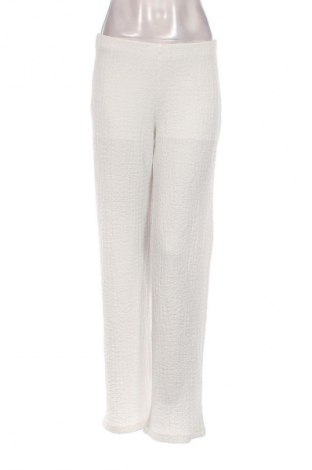 Damenhose Bershka, Größe S, Farbe Weiß, Preis € 20,99
