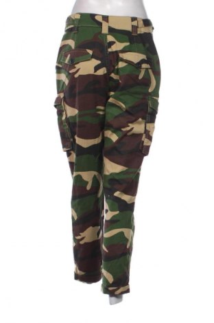 Damenhose Bershka, Größe M, Farbe Mehrfarbig, Preis 15,13 €