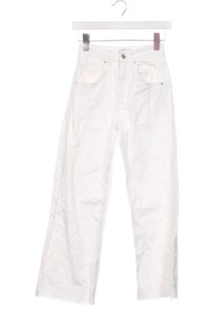 Pantaloni de femei Bershka, Mărime XXS, Culoare Alb, Preț 76,32 Lei