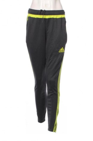 Дамско спортно долнище Adidas, Размер S, Цвят Сив, Цена 41,99 лв.