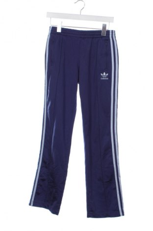 Дамско спортно долнище Adidas Originals, Размер XS, Цвят Лилав, Цена 41,99 лв.