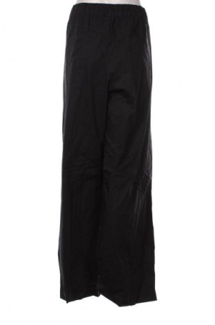 Damen Sporthose Nike, Größe XXL, Farbe Schwarz, Preis 28,99 €