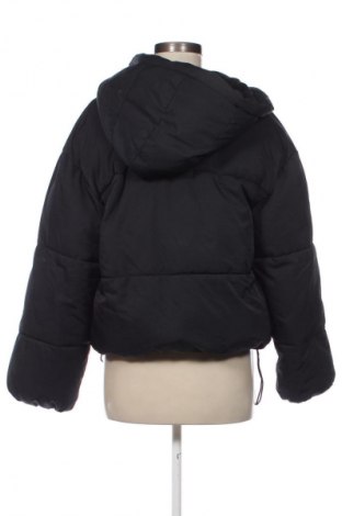 Γυναικείο μπουφάν Bershka, Μέγεθος M, Χρώμα Μπλέ, Τιμή 29,67 €