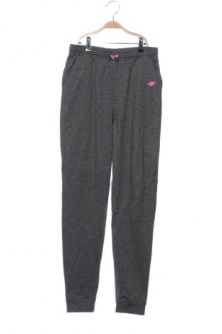 Kinder Sporthose 4F, Größe 12-13y/ 158-164 cm, Farbe Mehrfarbig, Preis € 14,24