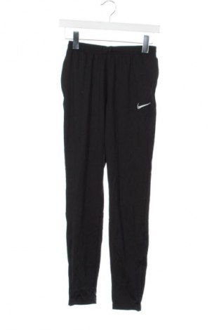 Детско спортно долнище Nike, Размер 12-13y/ 158-164 см, Цвят Черен, Цена 34,99 лв.
