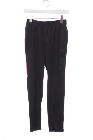 Dětské tepláky Nike, Velikost 11-12y/ 152-158 cm, Barva Černá, Cena  549,00 Kč