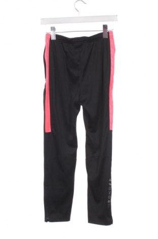Dětské tepláky Nike, Velikost 11-12y/ 152-158 cm, Barva Černá, Cena  549,00 Kč