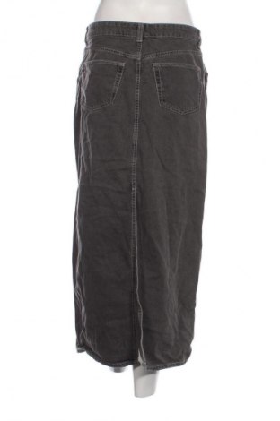 Пола H&M Divided, Размер M, Цвят Черен, Цена 29,99 лв.