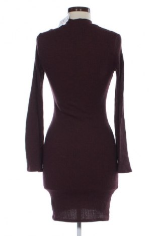 Sukienka Bershka, Rozmiar M, Kolor Czerwony, Cena 95,99 zł